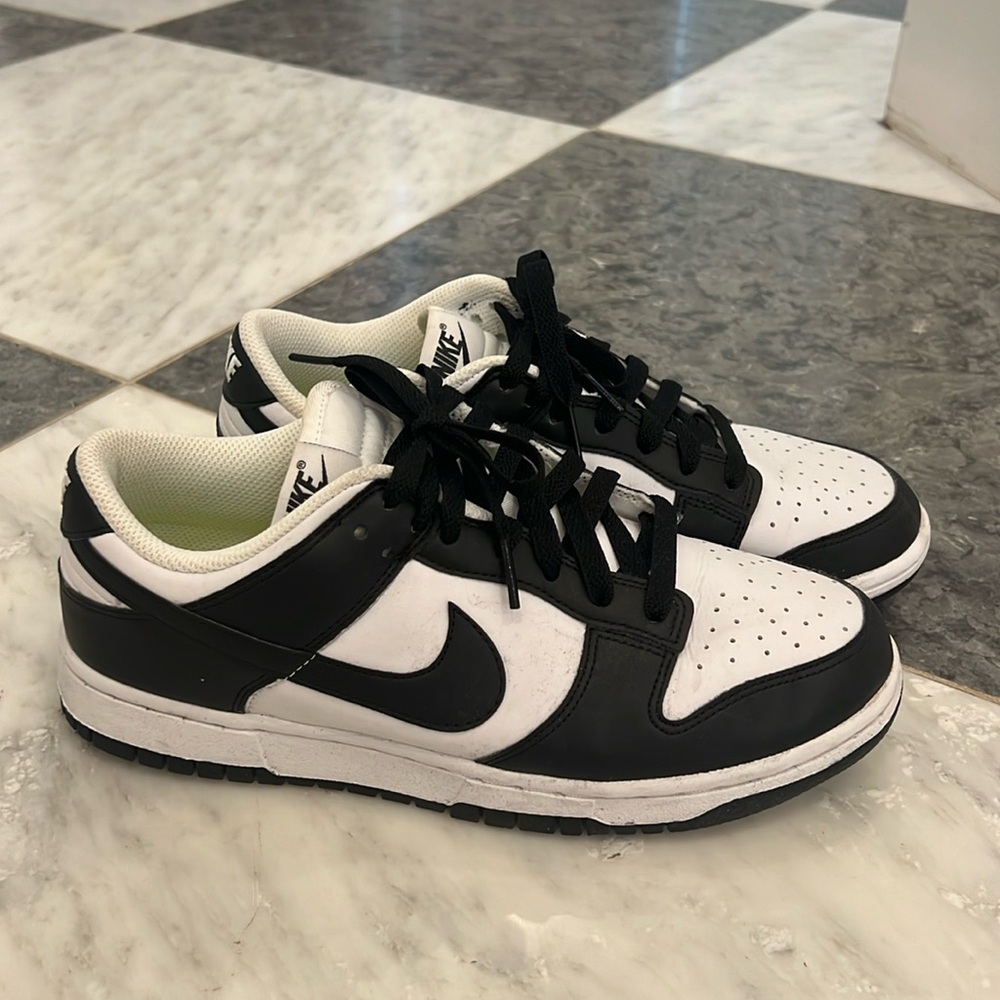 Black and white dunks women’s 8